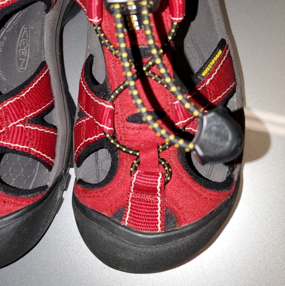 KEEN Red Sandals Ladies Sz 5 - Picture 8 of 8